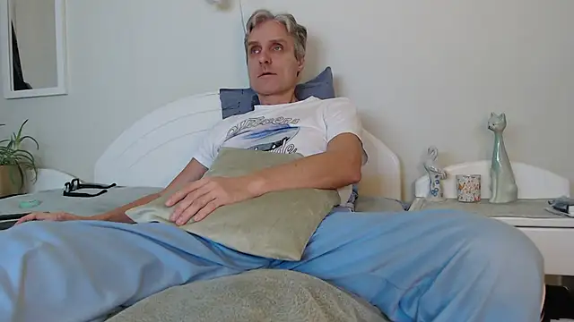 Snapshot of StrongBill chatting on January 4, 2025, 4:00 pm StrongBill online show from January 4, 2025, 4:00 pm