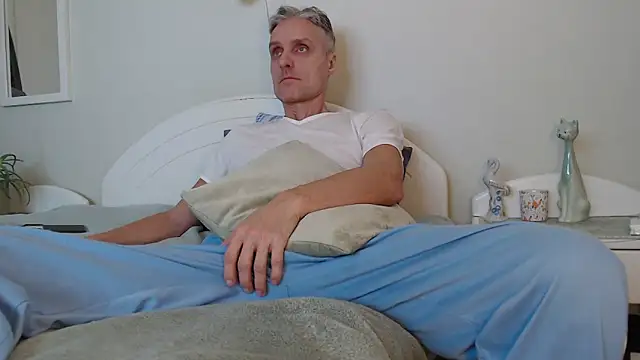 Snapshot of StrongBill chatting on January 12, 2025, 2:19 pm StrongBill online show from January 12, 2025, 2:19 pm