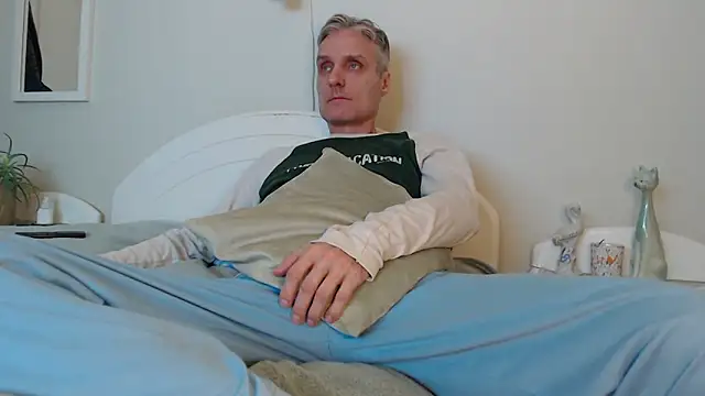 Snapshot of StrongBill chatting on January 25, 2025, 3:09 pm StrongBill online show from January 25, 2025, 3:09 pm