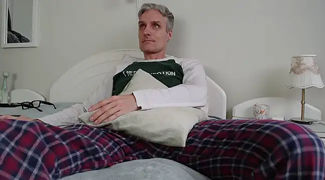 Snapshot of StrongBill chatting on March 2, 2025, 2:54 pm StrongBill online show from March 2, 2025, 2:54 pm