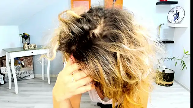 Cassandra Hotty online show from December 12, 2024, 10:45 am