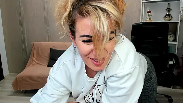 Cassandra Hotty online show from February 20, 2025, 11:09 am