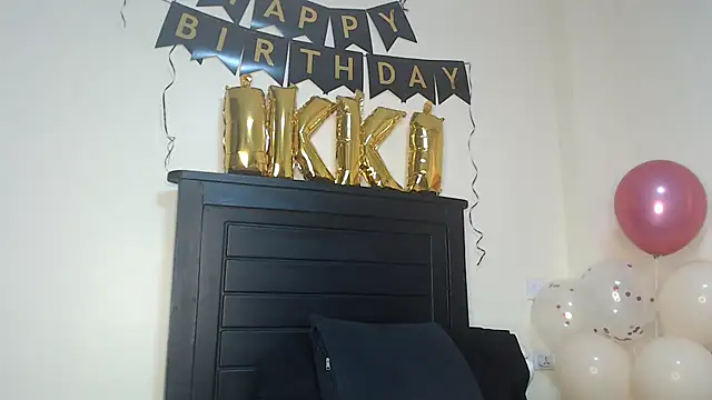 NIKKIE LOVE online show from January 21, 2025, 4:32 am