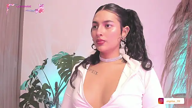 Snapshot of Anngel_1 chatting on September 24, 2025, 4:21 pm Anngel 1 online show from September 24, 2025, 4:21 pm