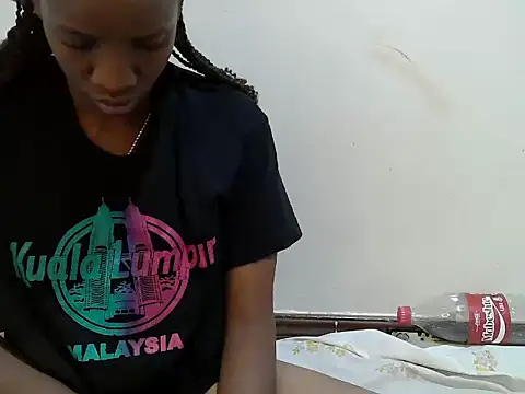 Snapshot of prettybeee chatting on October 3, 2025, 2:14 pm prettybeee online show from October 3, 2025, 2:14 pm