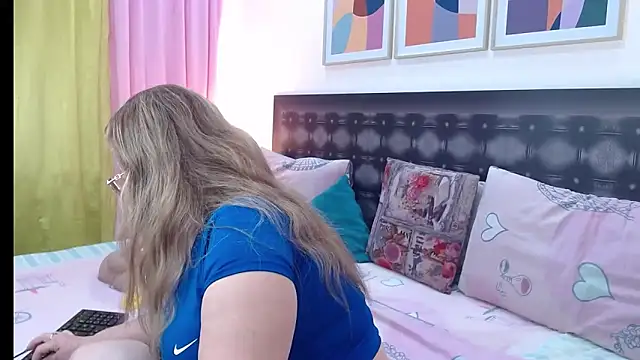 sandra 20 online show from April 28, 2026, 10:31 am