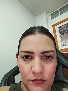Mia Hampton online show from May 19, 2026, 8:59 pm