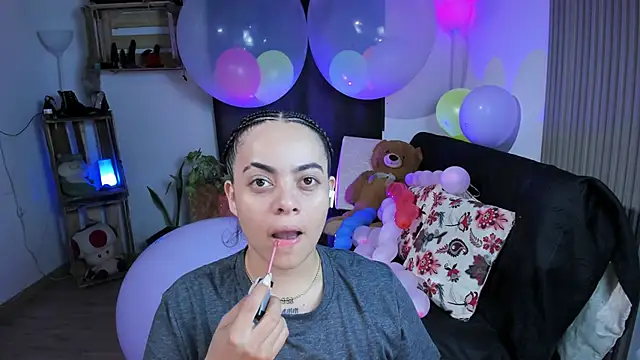 Cuttiealice online show from January 19, 2025, 3:08 am