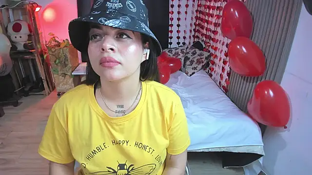 Cuttiealice online show from February 15, 2025, 3:06 pm