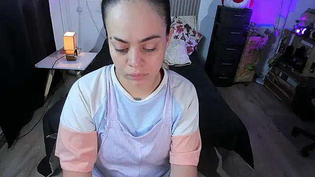 Cuttiealice online show from March 1, 2025, 11:50 am