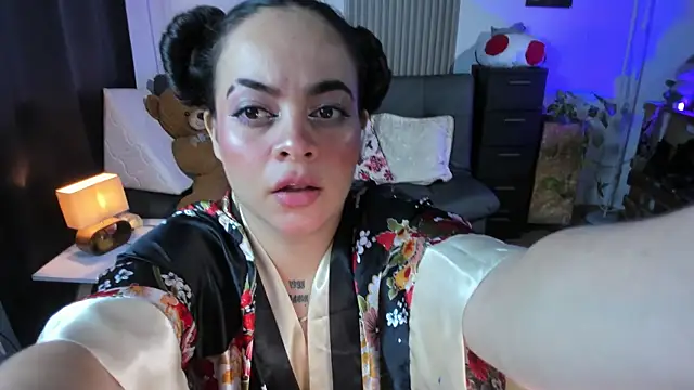 Cuttiealice online show from March 4, 2025, 2:42 pm