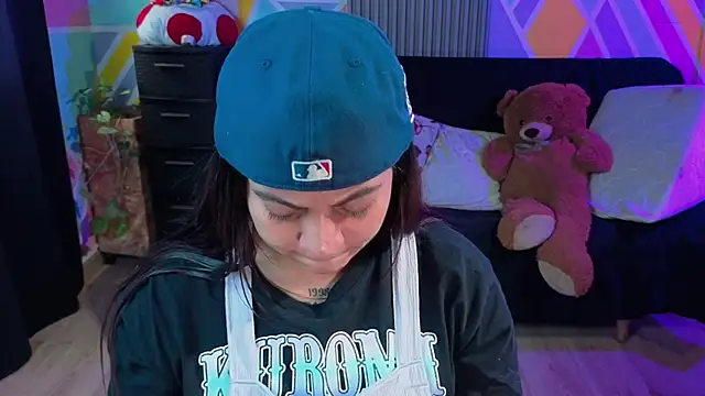 Cuttiealice online show from September 19, 2025, 12:06 pm