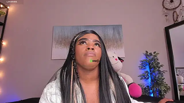 Briana Wells  online show from November 7, 2025, 1:55 pm