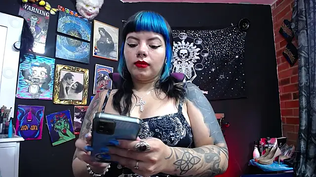 Snapshot of Yourmadame_P chatting on February 3, 2025, 3:27 pm Yourmadame P online show from February 3, 2025, 3:27 pm