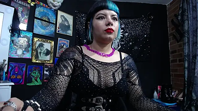 Snapshot of Yourmadame_P chatting on February 11, 2025, 5:40 pm Yourmadame P online show from February 11, 2025, 5:40 pm