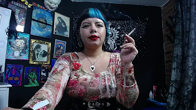 Snapshot of Yourmadame_P chatting on February 12, 2025, 9:22 pm Yourmadame P online show from February 12, 2025, 9:22 pm