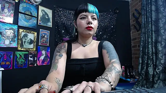 Snapshot of Yourmadame_P chatting on March 4, 2025, 8:16 pm Yourmadame P online show from March 4, 2025, 8:16 pm