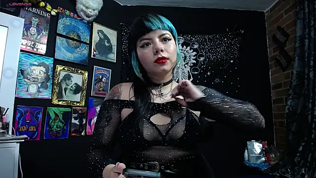 Snapshot of Yourmadame_P chatting on March 13, 2025, 11:05 pm Yourmadame P online show from March 13, 2025, 11:05 pm