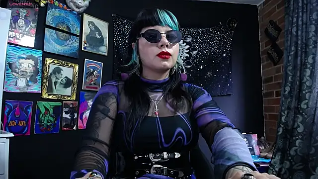 Snapshot of Yourmadame_P chatting on March 18, 2025, 7:42 pm Yourmadame P online show from March 18, 2025, 7:42 pm