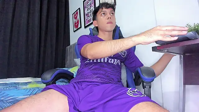 Snapshot of The_skinnyguys chatting on October 6, 2025, 9:56 pm The skinnyguys online show from October 6, 2025, 9:56 pm