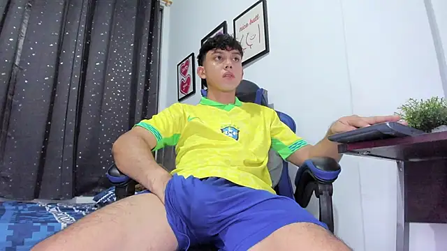 Snapshot of The_skinnyguys chatting on October 23, 2025, 11:03 pm The skinnyguys online show from October 23, 2025, 11:03 pm