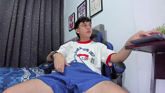 Snapshot of The_skinnyguys chatting on November 2, 2025, 10:56 pm The skinnyguys online show from November 2, 2025, 10:56 pm