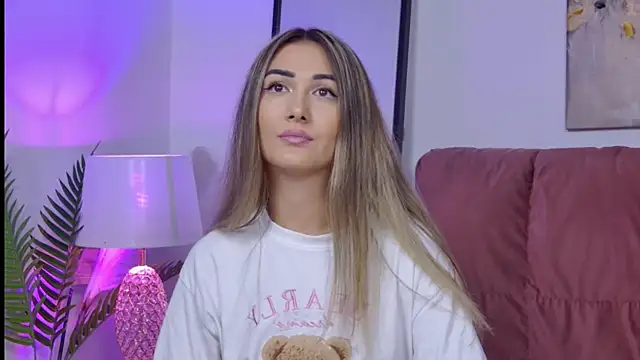 Snapshot of NicolLopeze chatting on October 3, 2025, 12:46 pm NicolLopeze online show from October 3, 2025, 12:46 pm