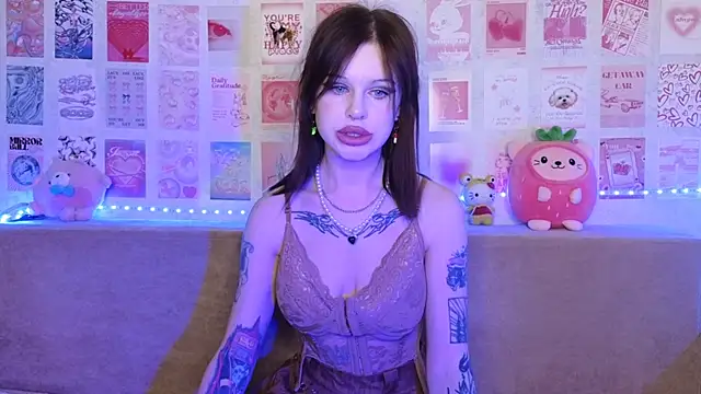 Snapshot of LisaDenvinn chatting on December 6, 2024, 2:13 am LisaDenvinn online show from December 6, 2024, 2:13 am