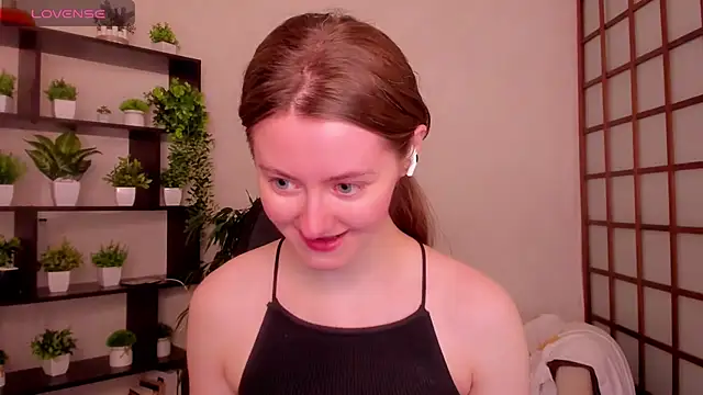 Snapshot of KateCuddle chatting on May 4, 2026, 2:07 am KateCuddle online show from May 4, 2026, 2:07 am