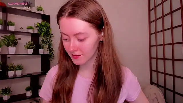 Snapshot of KateCuddle chatting on May 5, 2026, 1:57 am KateCuddle online show from May 5, 2026, 1:57 am