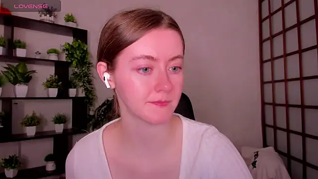 Snapshot of KateCuddle chatting on May 8, 2026, 2:17 am KateCuddle online show from May 8, 2026, 2:17 am