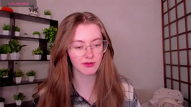 Snapshot of KateCuddle chatting on May 12, 2026, 2:19 am KateCuddle online show from May 12, 2026, 2:19 am