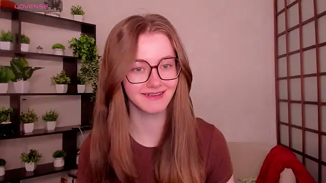 Snapshot of KateCuddle chatting on May 15, 2026, 2:18 am KateCuddle online show from May 15, 2026, 2:18 am