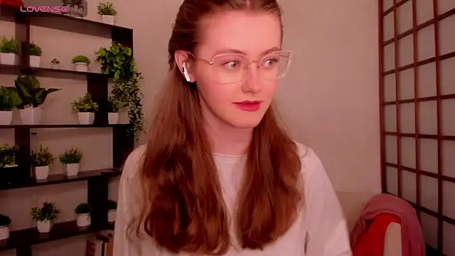 Snapshot of KateCuddle chatting on May 18, 2026, 2:40 am KateCuddle online show from May 18, 2026, 2:40 am