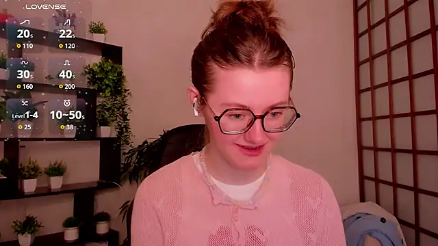 Snapshot of KateCuddle chatting on May 19, 2026, 2:07 am KateCuddle online show from May 19, 2026, 2:07 am
