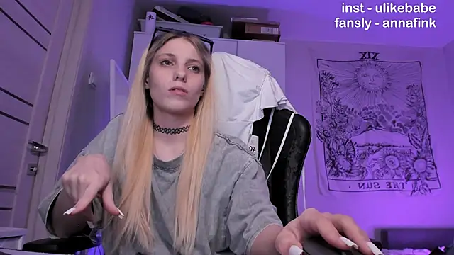 Snapshot of Anna_Fink chatting on November 4, 2025, 10:31 pm Anna Fink online show from November 4, 2025, 10:31 pm