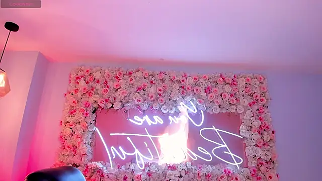 KendraClarkX online show from April 4, 2026, 2:43 am