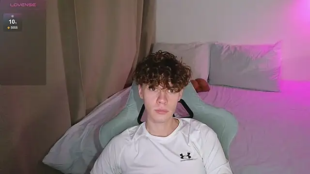 Snapshot of cute_thomas chatting on April 24, 2026, 7:16 pm cute thomas online show from April 24, 2026, 7:16 pm