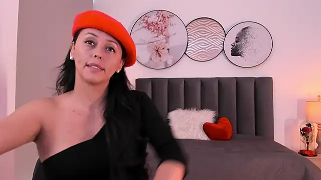 Snapshot of SaharaGarcia__ chatting on October 20, 2025, 7:36 pm SaharaGarcia   online show from October 20, 2025, 7:36 pm