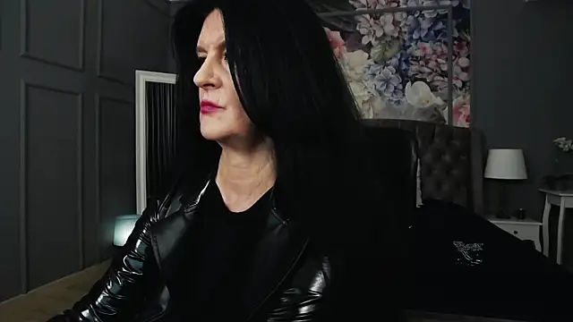 DomMelissaW online show from September 13, 2025, 5:24 pm