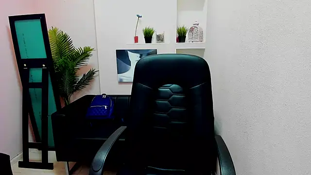 Snapshot of Persephoni chatting on December 26, 2024, 5:58 am Persephoni online show from December 26, 2024, 5:58 am