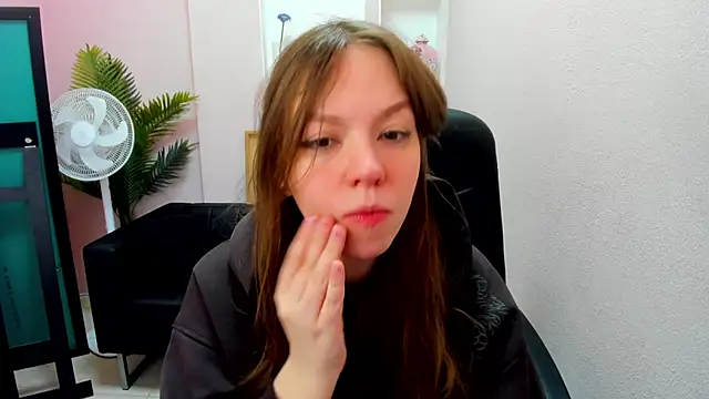Snapshot of Persephoni chatting on March 2, 2025, 5:44 am Persephoni online show from March 2, 2025, 5:44 am