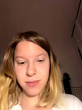 Snapshot of kimczii chatting on September 26, 2025, 9:08 pm kimczii online show from September 26, 2025, 9:08 pm