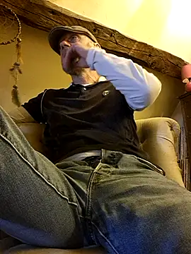 Snapshot of eddouxxx78 chatting on April 24, 2026, 4:31 pm eddouxxx78 online show from April 24, 2026, 4:31 pm