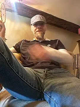 Snapshot of eddouxxx78 chatting on April 25, 2026, 7:00 am eddouxxx78 online show from April 25, 2026, 7:00 am