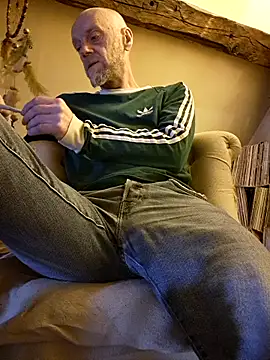 Snapshot of eddouxxx78 chatting on April 30, 2026, 8:31 am eddouxxx78 online show from April 30, 2026, 8:31 am