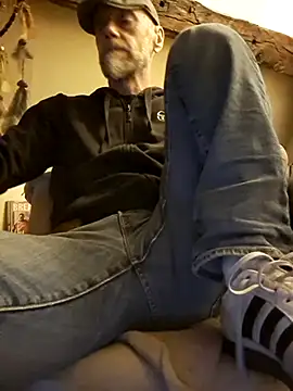 Snapshot of eddouxxx78 chatting on May 5, 2026, 2:36 pm eddouxxx78 online show from May 5, 2026, 2:36 pm