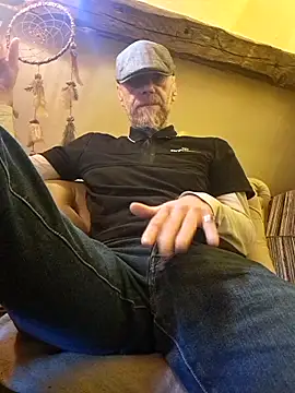Snapshot of eddouxxx78 chatting on May 8, 2026, 11:37 am eddouxxx78 online show from May 8, 2026, 11:37 am