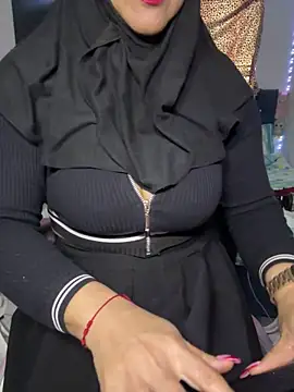 Snapshot of Jameela chatting on April 14, 2026, 8:59 pm Jameela online show from April 14, 2026, 8:59 pm