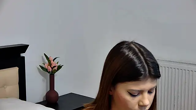 Snapshot of Sierra_Halle chatting on March 19, 2025, 8:32 pm Sierra Halle online show from March 19, 2025, 8:32 pm